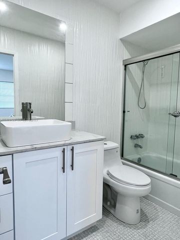 5051 W Oakland Park Boulevard 204, Lauderdale Lakes, FL 33313