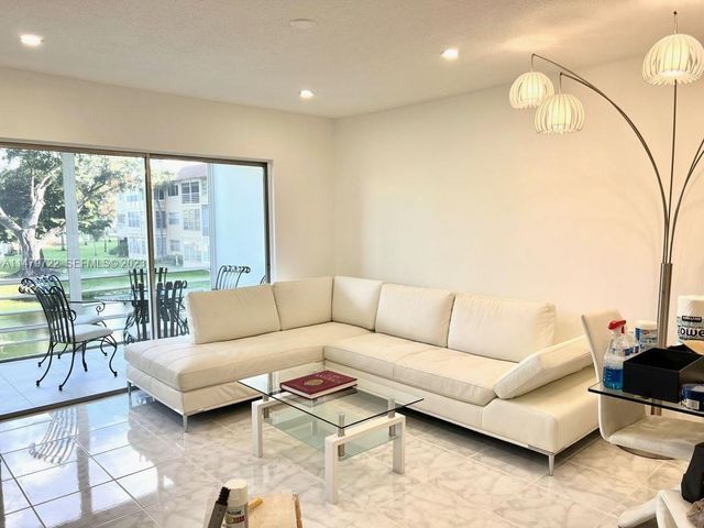 5051 W Oakland Park Boulevard 204, Lauderdale Lakes, FL 33313