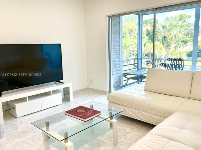 5051 W Oakland Park Boulevard 204, Lauderdale Lakes, FL 33313