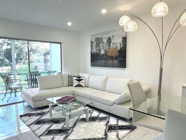 5051 W Oakland Park Boulevard 204, Lauderdale Lakes, FL 33313