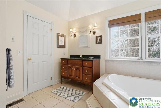 635 Kathleen Drive, Nazareth, PA 18064