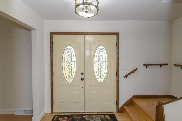 21300 Astolat DRIVE, Brookfield, WI 53045