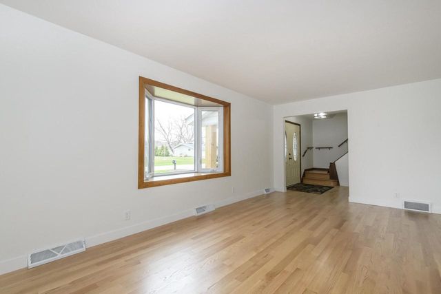 21300 Astolat DRIVE, Brookfield, WI 53045