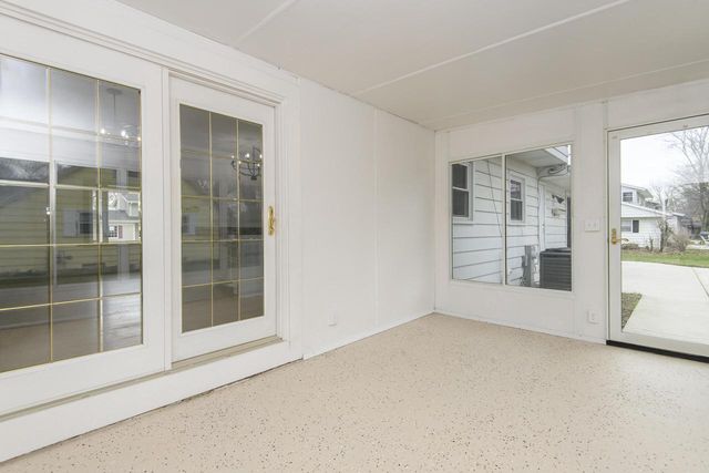 21300 Astolat DRIVE, Brookfield, WI 53045