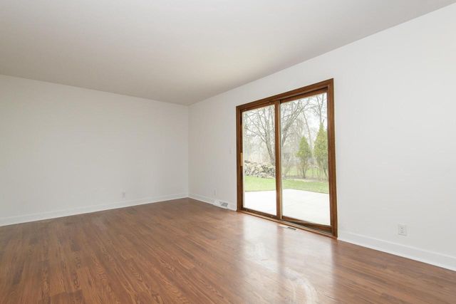 21300 Astolat DRIVE, Brookfield, WI 53045