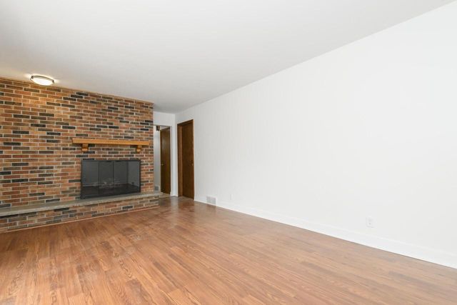 21300 Astolat DRIVE, Brookfield, WI 53045