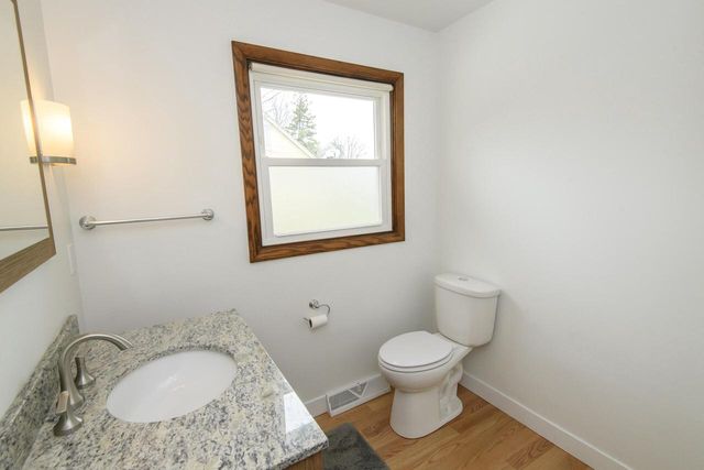 21300 Astolat DRIVE, Brookfield, WI 53045