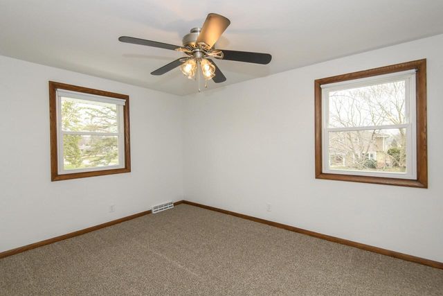 21300 Astolat DRIVE, Brookfield, WI 53045