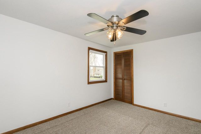 21300 Astolat DRIVE, Brookfield, WI 53045