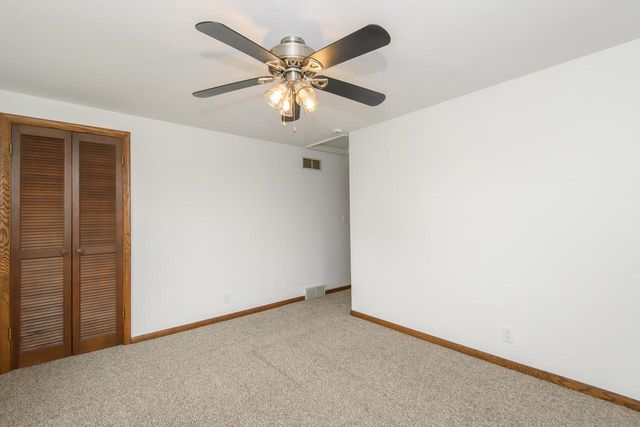 21300 Astolat DRIVE, Brookfield, WI 53045