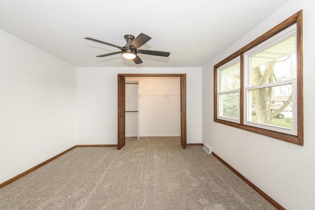 21300 Astolat DRIVE, Brookfield, WI 53045