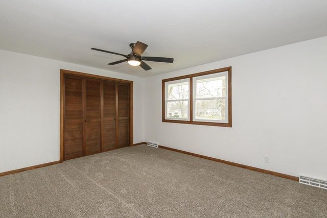 21300 Astolat DRIVE, Brookfield, WI 53045