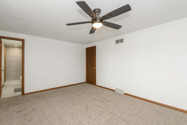 21300 Astolat DRIVE, Brookfield, WI 53045