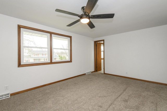 21300 Astolat DRIVE, Brookfield, WI 53045