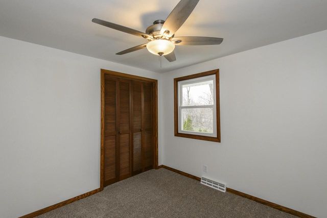 21300 Astolat DRIVE, Brookfield, WI 53045
