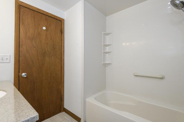 21300 Astolat DRIVE, Brookfield, WI 53045