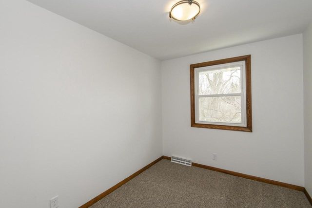 21300 Astolat DRIVE, Brookfield, WI 53045