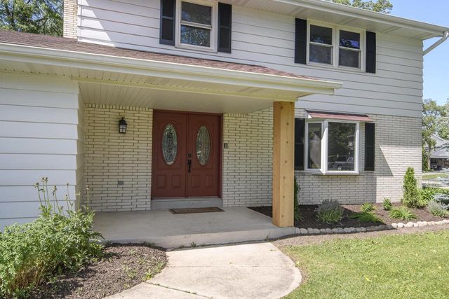 21300 Astolat DRIVE, Brookfield, WI 53045