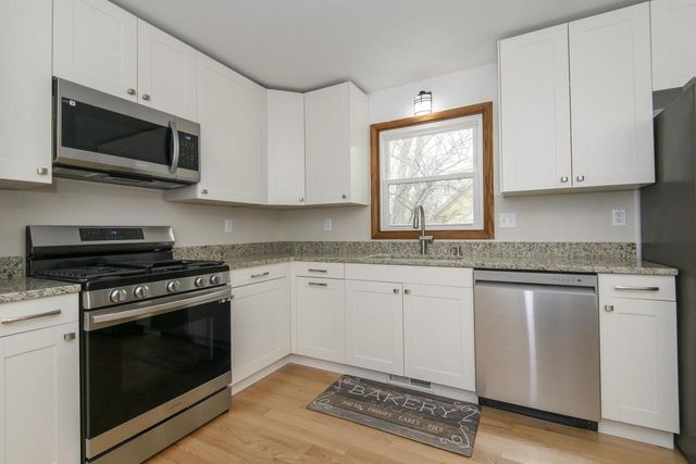 21300 Astolat DRIVE, Brookfield, WI 53045