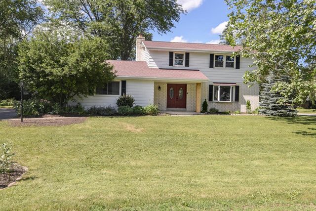 21300 Astolat DRIVE, Brookfield, WI 53045
