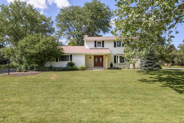 21300 Astolat DRIVE, Brookfield, WI 53045