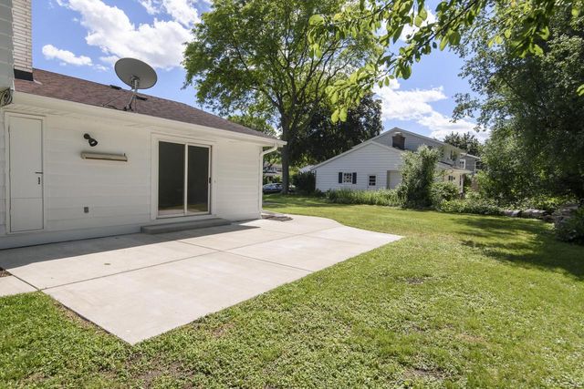 21300 Astolat DRIVE, Brookfield, WI 53045