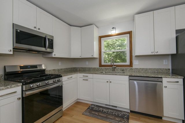21300 Astolat DRIVE, Brookfield, WI 53045