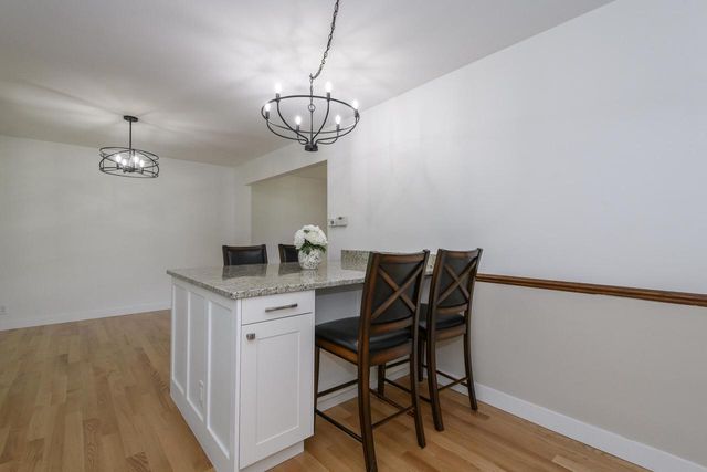 21300 Astolat DRIVE, Brookfield, WI 53045