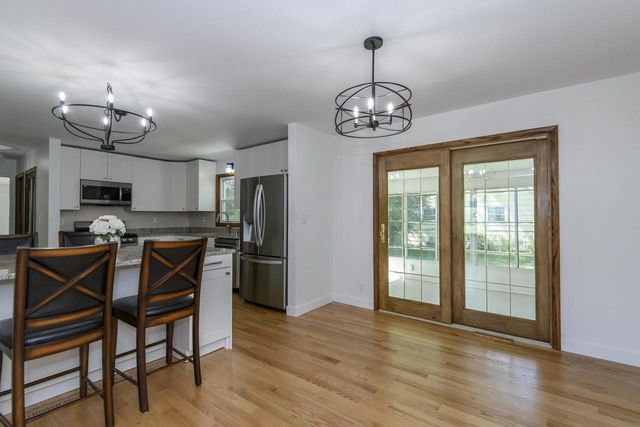 21300 Astolat DRIVE, Brookfield, WI 53045