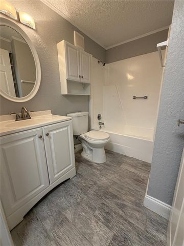 1400 STRAWBERRY PLACE 33, Plant City, FL 33563