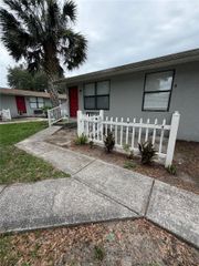 1400 STRAWBERRY PLACE 33, Plant City, FL 33563