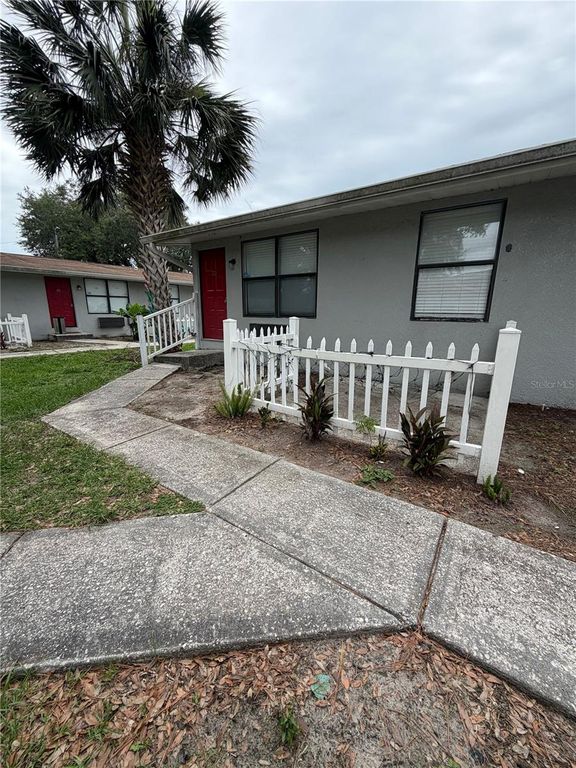 1400 STRAWBERRY PLACE 33, Plant City, FL 33563