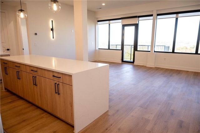 2940 Baltimore Avenue 1502, Kansas City, MO 64108