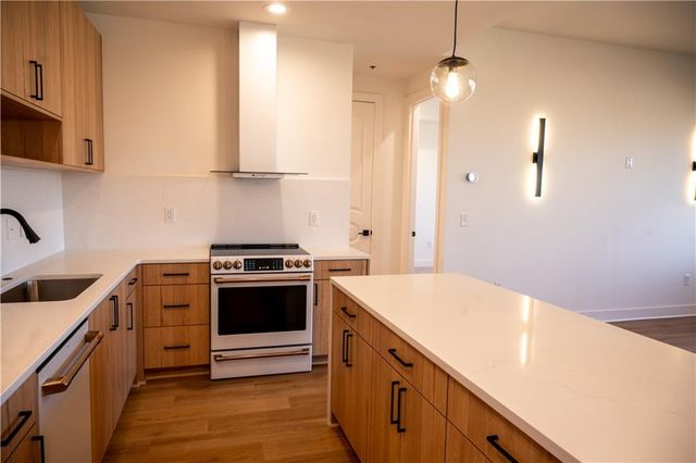 2940 Baltimore Avenue 1502, Kansas City, MO 64108