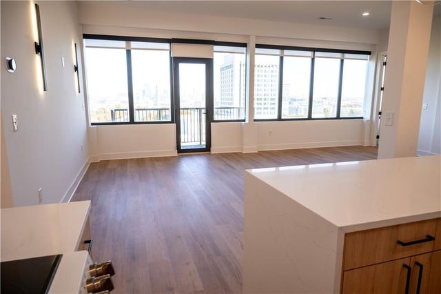 2940 Baltimore Avenue 1502, Kansas City, MO 64108