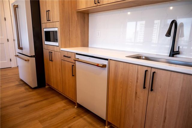 2940 Baltimore Avenue 1502, Kansas City, MO 64108