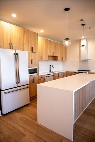 2940 Baltimore Avenue 1502, Kansas City, MO 64108