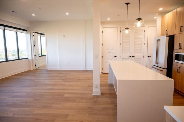 2940 Baltimore Avenue 1502, Kansas City, MO 64108