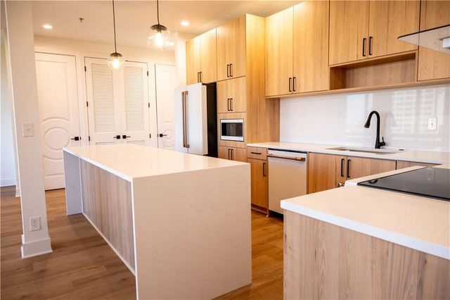 2940 Baltimore Avenue 1502, Kansas City, MO 64108