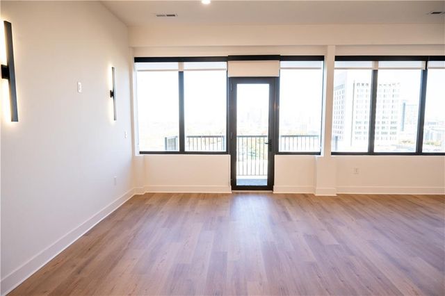 2940 Baltimore Avenue 1502, Kansas City, MO 64108