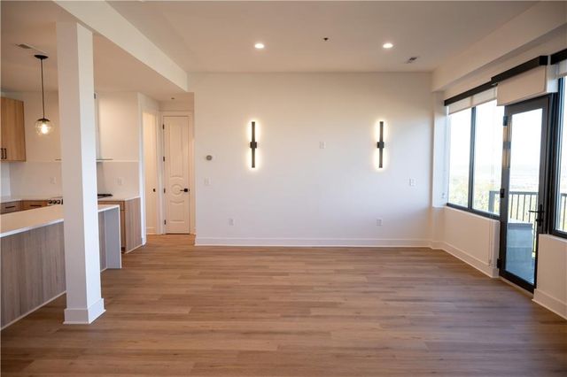 2940 Baltimore Avenue 1502, Kansas City, MO 64108