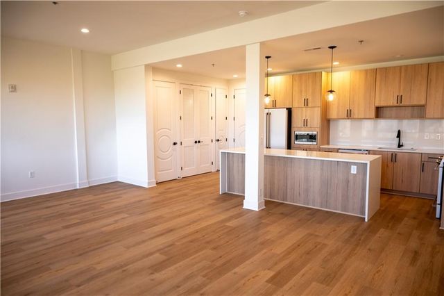 2940 Baltimore Avenue 1502, Kansas City, MO 64108