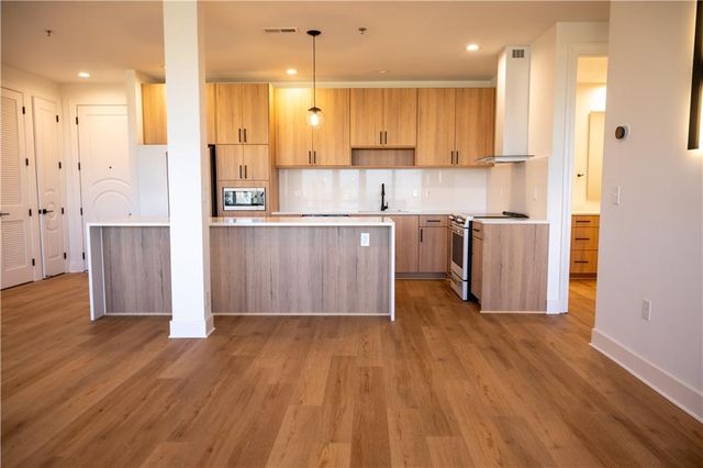 2940 Baltimore Avenue 1502, Kansas City, MO 64108