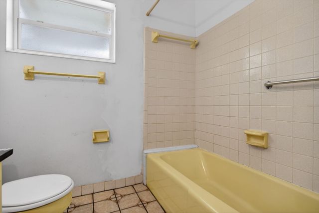 2540 NW 34th Terrace, Lauderdale Lakes, FL 33311