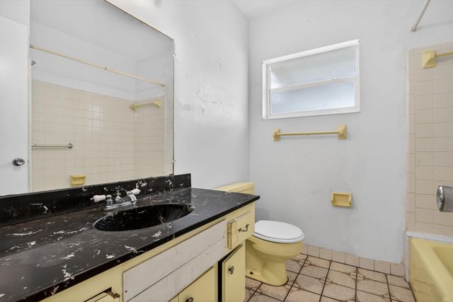 2540 NW 34th Terrace, Lauderdale Lakes, FL 33311