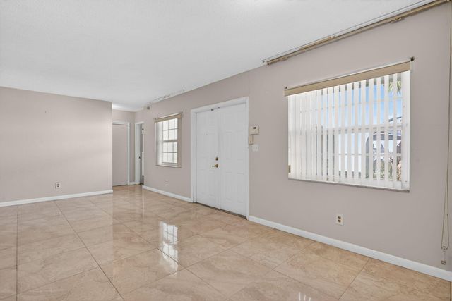 2540 NW 34th Terrace, Lauderdale Lakes, FL 33311