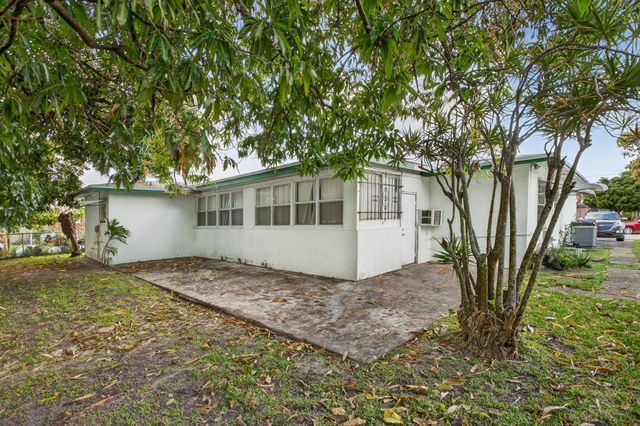 2540 NW 34th Terrace, Lauderdale Lakes, FL 33311