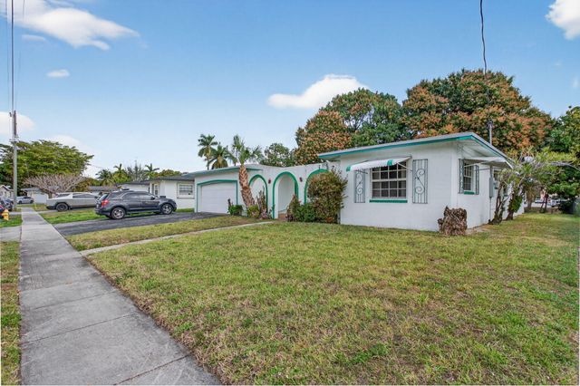 2540 NW 34th Terrace, Lauderdale Lakes, FL 33311