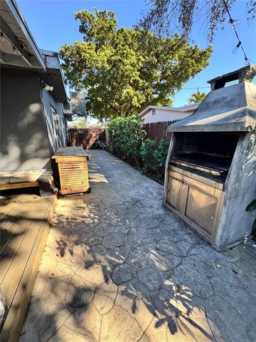 7430 Douglas St, Hollywood, FL 33024