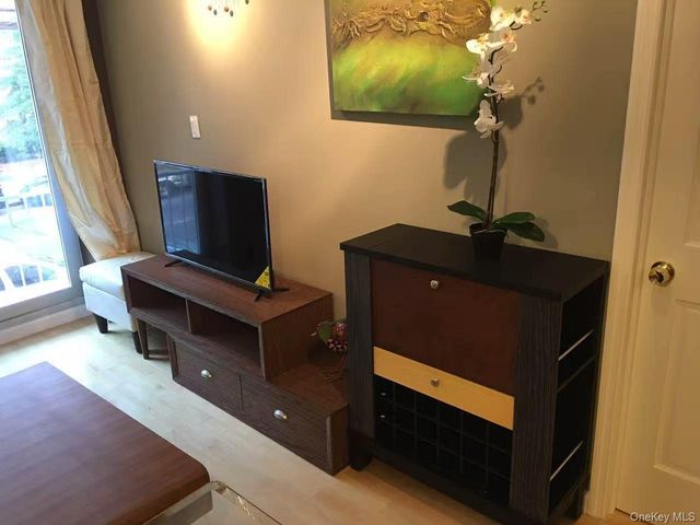 143-28 41st Avenue 2D, Flushing, NY 11355